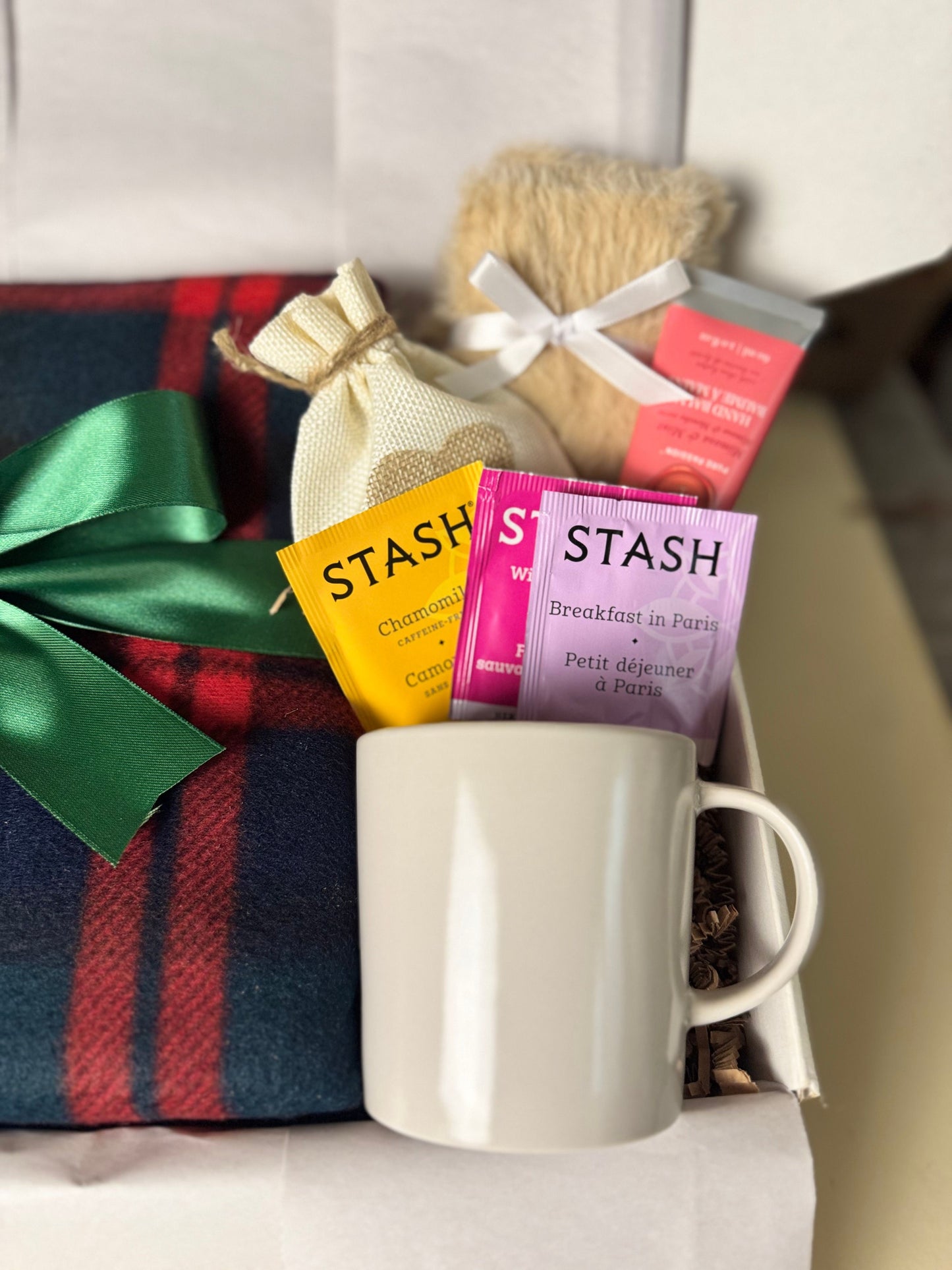 Move-in Gift Box with Fleece Blanket