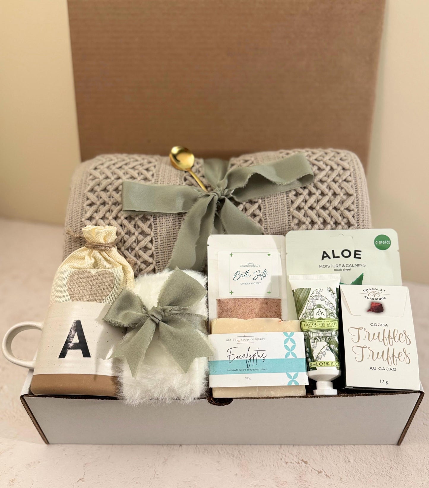 Christmas Blanket Gift Box Cozy Holiday Gift Set for Women Men Family Friends Winter Gift Idea Warm Throw Blanket Christmas Present 2025 Her